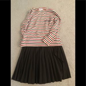 Pleated skirt size 4. Wool and very fashionable